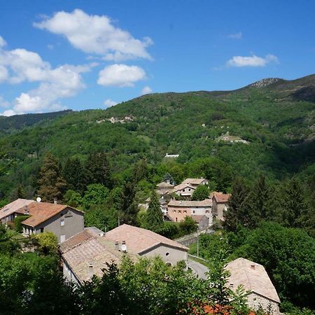 Gite **** "Le Refuge Des Fees" Saint-Julien-du-Gua Exteriör bild
