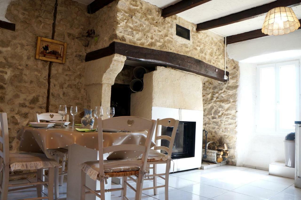 Gite **** "Le Refuge Des Fees" Saint-Julien-du-Gua Exteriör bild