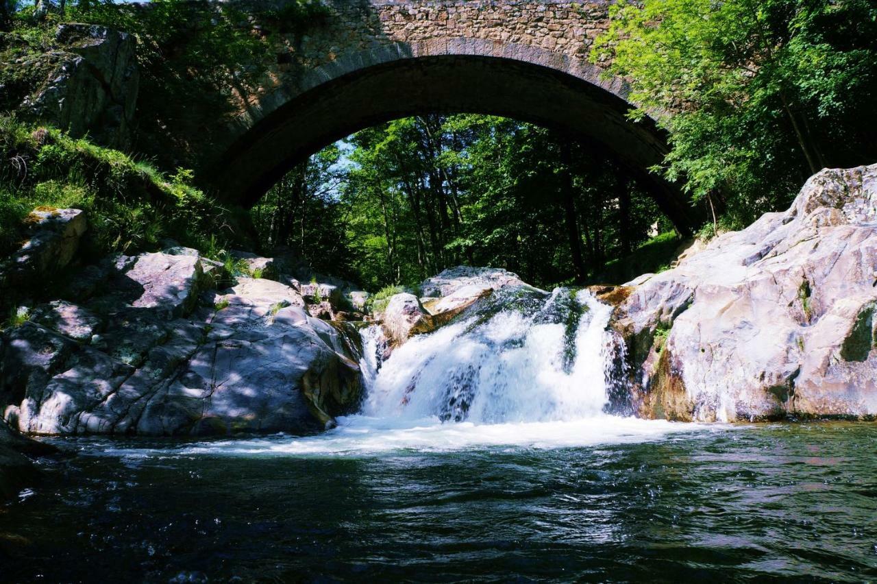 Gite **** "Le Refuge Des Fees" Saint-Julien-du-Gua Exteriör bild
